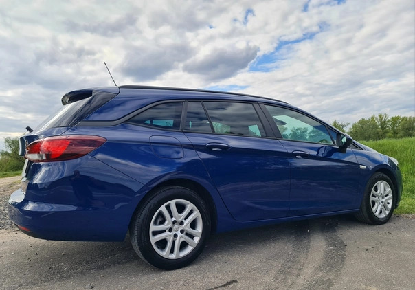 Opel Astra cena 42500 przebieg: 122000, rok produkcji 2019 z Otwock małe 466